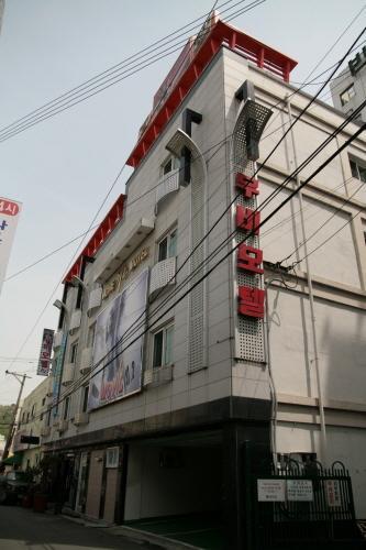 Movie Motel Jinju Exterior foto